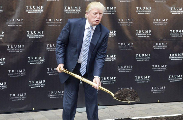 Trump scava del carbone per la campagna pro inquinamento