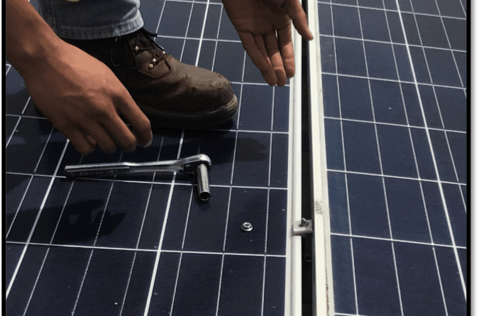 montaggio di un pannello fotovoltaico resistente agli uragani